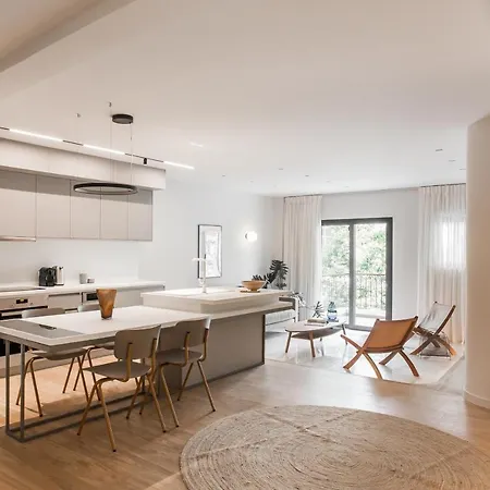 Marvelous 2br With Balcony By Upstreet