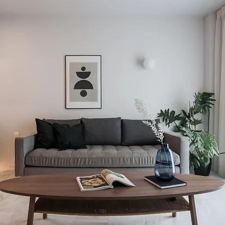 Marvelous 2br With Balcony By Upstreet Apartment