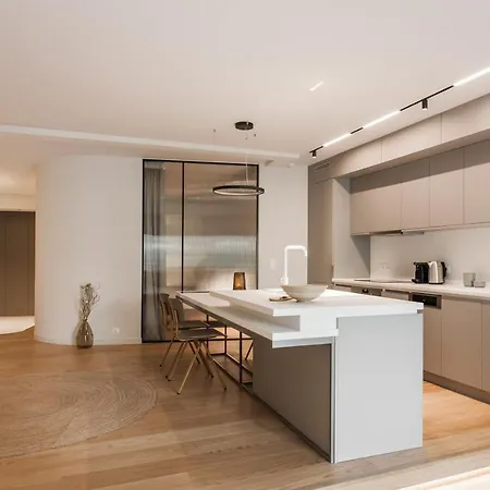 Apartment Marvelous 2br With Balcony By Upstreet *