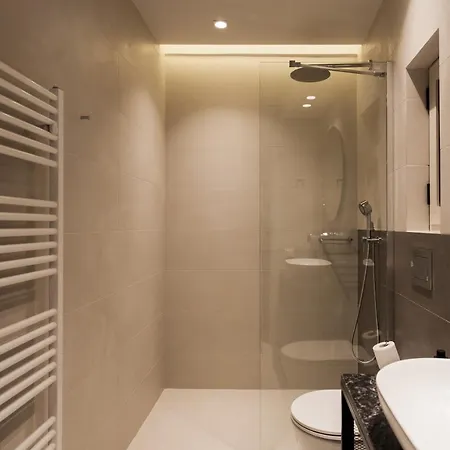 Apartment Marvelous 2br With Balcony By Upstreet