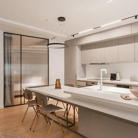 Apartment Marvelous 2br With Balcony By Upstreet