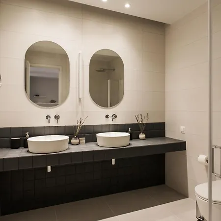 Marvelous 2br With Balcony By Upstreet