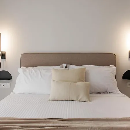 Marvelous 2br With Balcony By Upstreet *