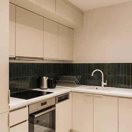 Marvelous 2br With Balcony By Upstreet *
