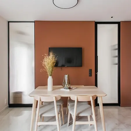 Marvelous 2br With Balcony By Upstreet