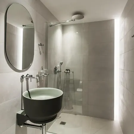 Marvelous 2br With Balcony By Upstreet *