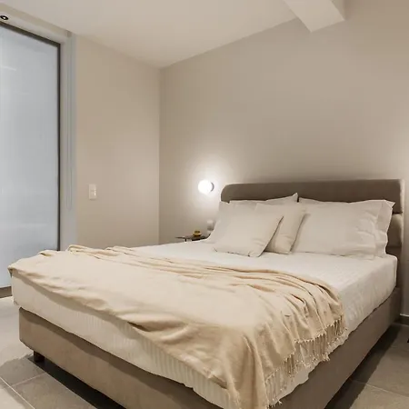 Marvelous 2br With Balcony By Upstreet Apartament *