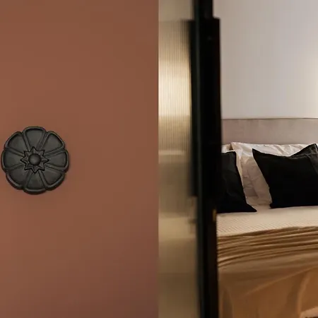 Marvelous 2br With Balcony By Upstreet Apartament Ateny